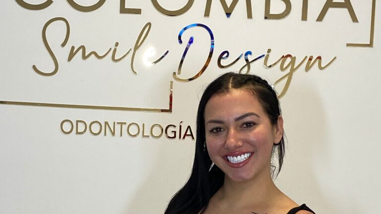 Lee más sobre el artículo Diseño de Sonrisa con Resina y Micropartículas de Porcelana: La Mejor Opción para una Sonrisa Duradera y Natural